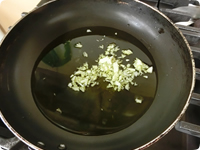 めむろ産しいたけと季節の野菜のアヒージョ