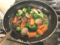 めむろ産しいたけと季節の野菜のアヒージョ