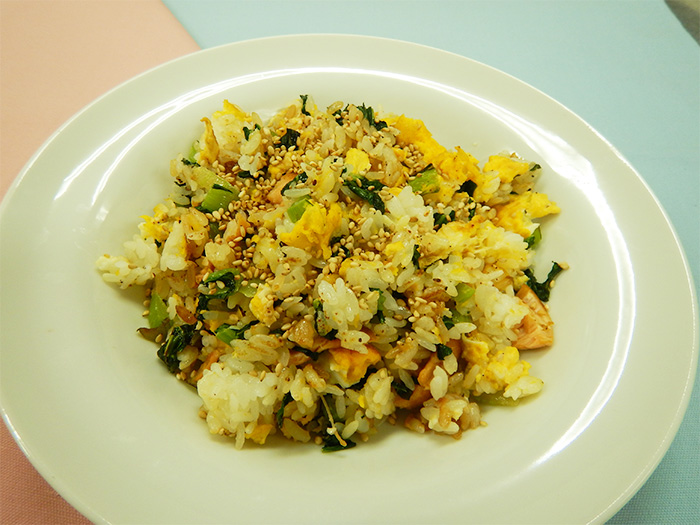 小松菜と塩鮭のチャーハン