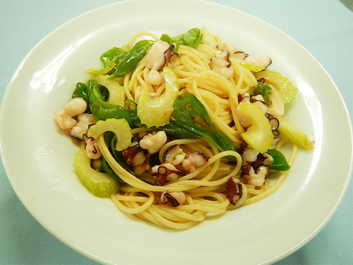 タコと甘長とうがらしのパスタ