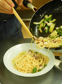 タコと甘長とうがらしのパスタ