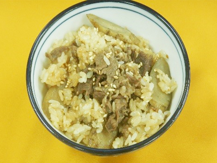 牛肉とごぼうの炊き込みご飯
