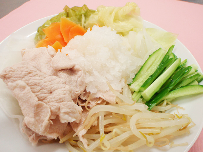 シャリシャリおろしの冷しゃぶサラダ