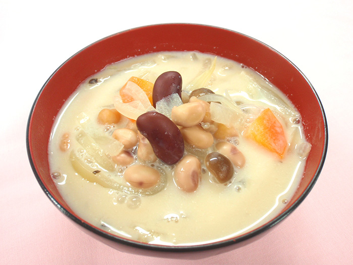 豆たっぷり！豆乳味噌汁