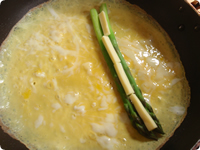 アスパラのチーズ入り卵巻き